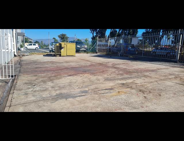 900M² FACTORY TO LET IN OTTERY EAST