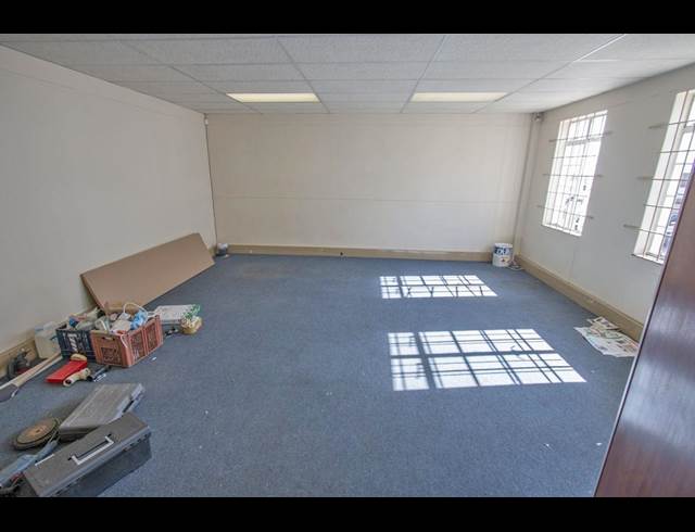 1,051M² OFFICE TO LET IN HALFWAY HOUSE