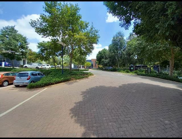 658M² OFFICE TO LET IN BRYANSTON