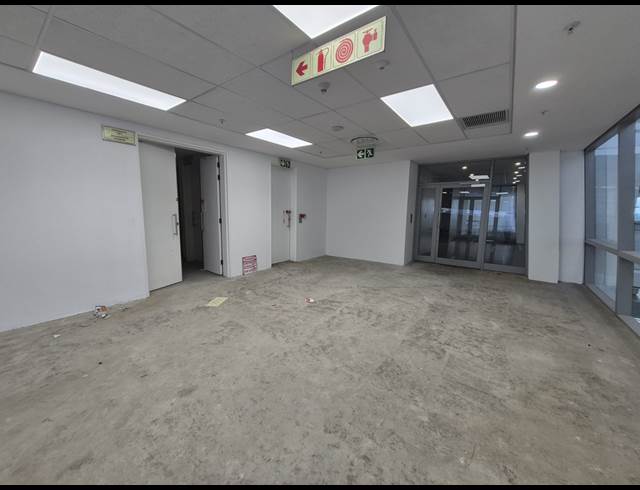 1,752M² OFFICE TO LET IN SANDHURST