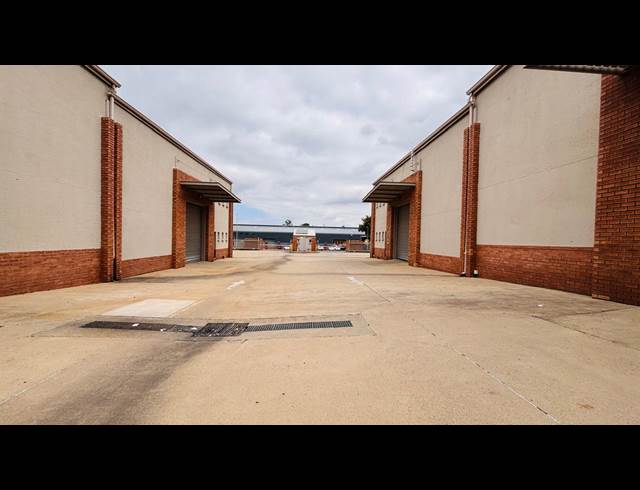 550M² WAREHOUSE TO LET IN STORMILL
