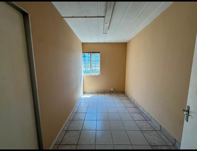 775M² WAREHOUSE TO LET IN ROBERTVILLE