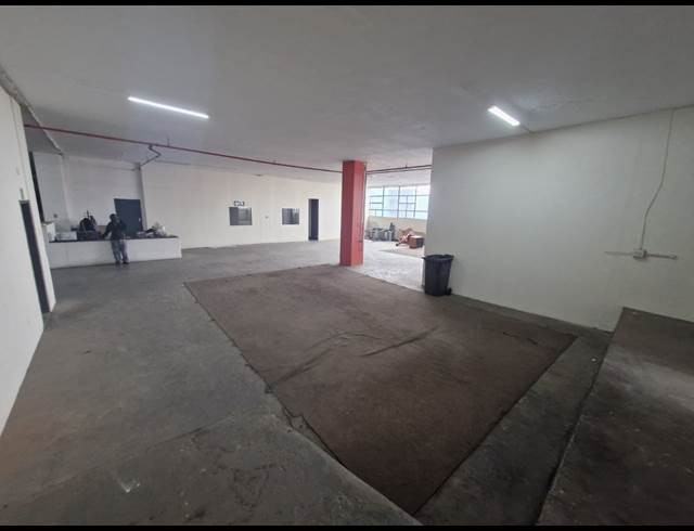 1,140M² WAREHOUSE TO LET IN WYNBERG
