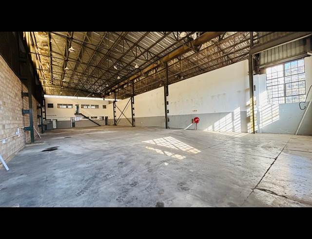 656M² WAREHOUSE TO LET IN LEA GLEN
