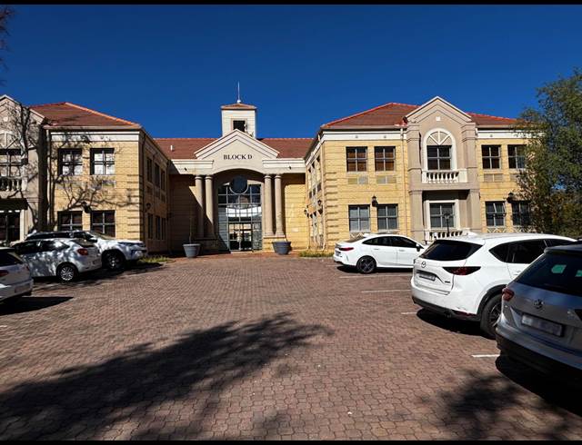442M² OFFICE TO LET IN DUNKELD WEST
