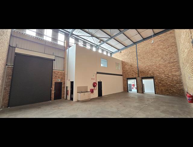 318M² WAREHOUSE TO LET IN NORTH RIDING