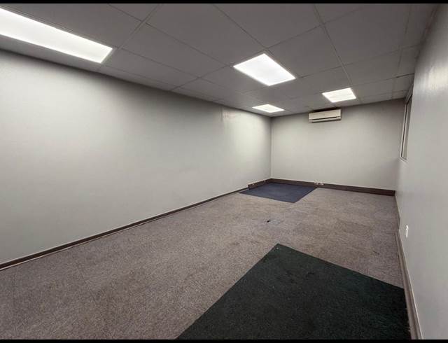 2,169M² WAREHOUSE TO LET IN CLAYVILLE