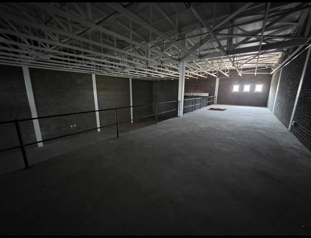 550M² WAREHOUSE TO LET IN STORMILL