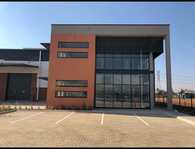 1,727M² WAREHOUSE TO LET IN GOSFORTH PARK