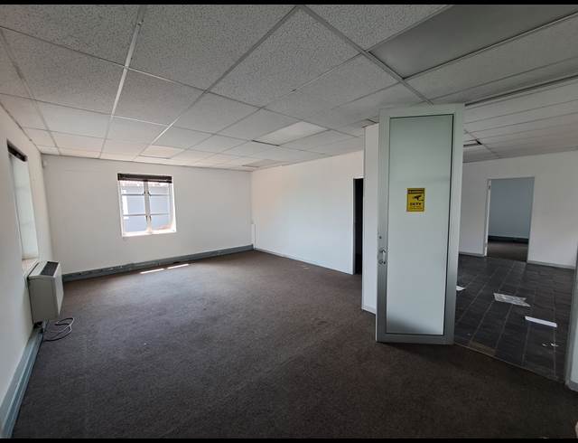 190M² OFFICE TO LET IN HYDE PARK
