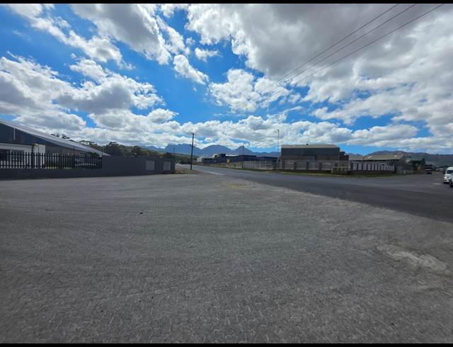 17,537M² VACANT LAND TO LET IN STRAND CENTRAL