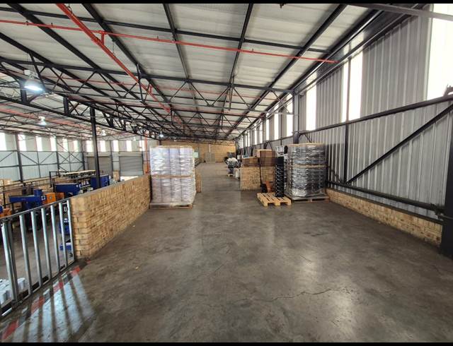 1,700M² WAREHOUSE TO LET IN LINBRO PARK