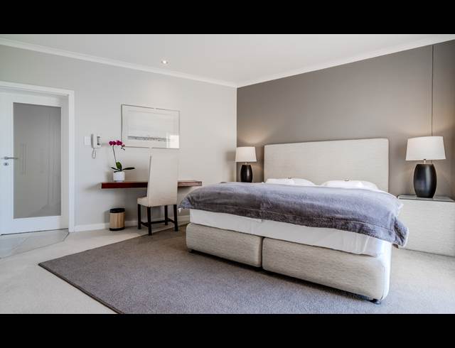2 BEDROOM APARTMENT TO LET IN BANTRY BAY