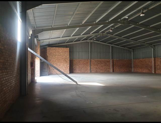 720M² WAREHOUSE TO LET IN BRENTWOOD PARK