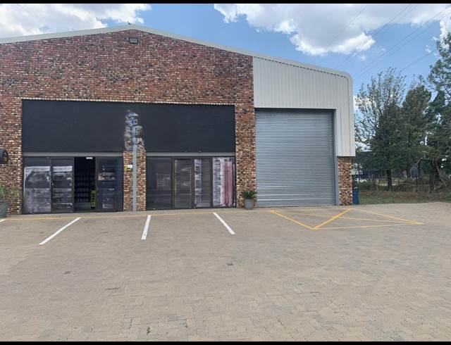 500M² WAREHOUSE TO LET IN LANGENHOVENPARK