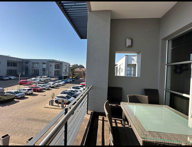 43M² CO-WORKING SPACE TO LET IN DIE HOEWES