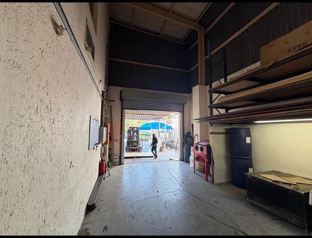 1,894M² WAREHOUSE TO LET IN KYALAMI
