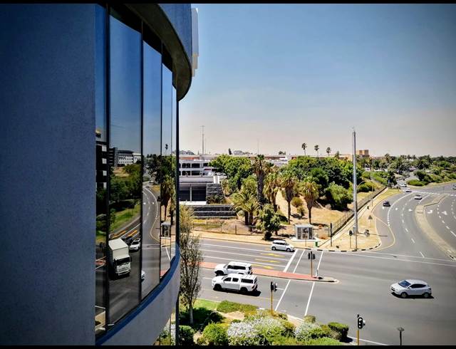 632M² OFFICE TO LET IN TYGER WATERFRONT