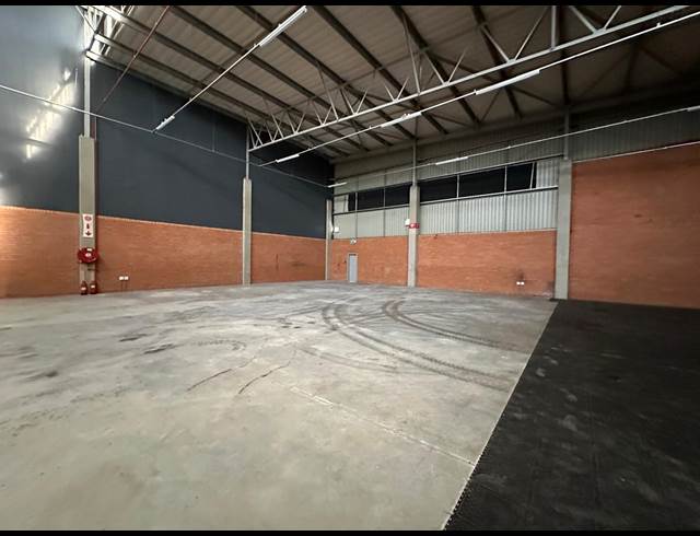 609M² WAREHOUSE TO LET IN LONGLAKE