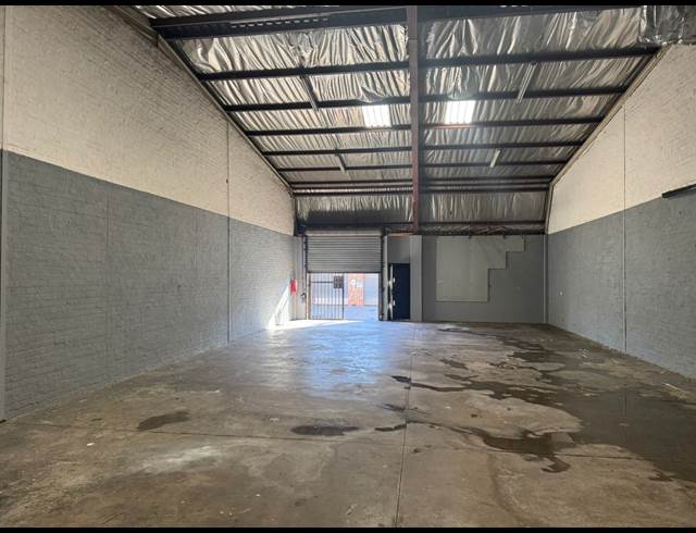 193M² WAREHOUSE TO LET IN CROWN