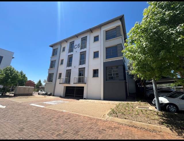 404.40M² OFFICE TO LET IN HIGHVELD