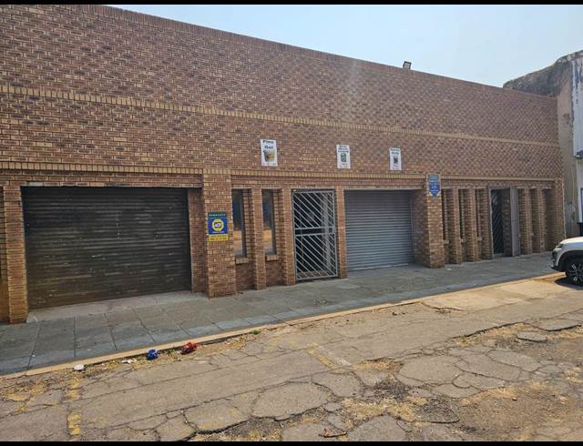 120M² WAREHOUSE TO LET IN SELECTION PARK