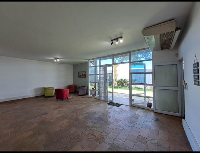 67M² OFFICE RENTED IN BALLITO CENTRAL