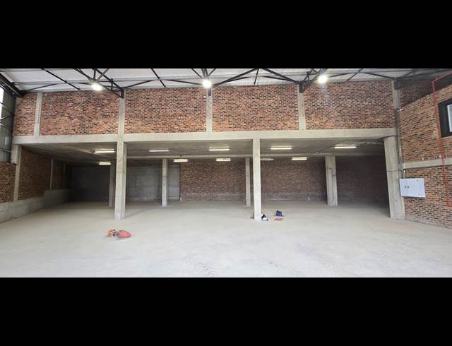 693M² WAREHOUSE TO LET IN LANSERIA