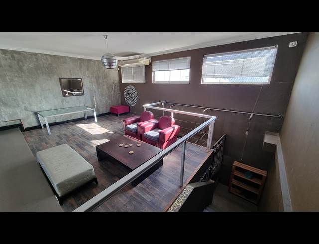 75M² BUSINESS TO LET IN WOODSTOCK
