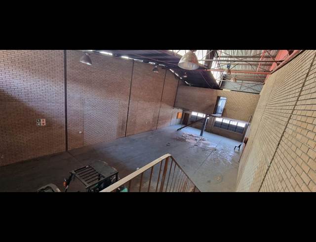 473M² WAREHOUSE TO LET IN VILLAGE MAIN