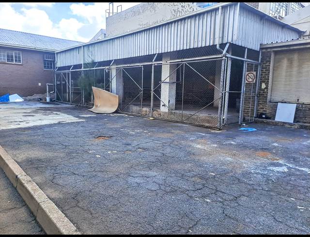 1,100M² WAREHOUSE TO LET IN LONGDALE