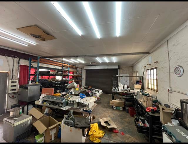 210M² WAREHOUSE TO LET IN NUFFIELD INDUSTRIAL
