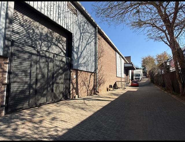 1,759M² WAREHOUSE TO LET IN KYALAMI