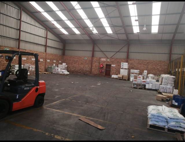 1,530M² WAREHOUSE TO LET IN BREDELL