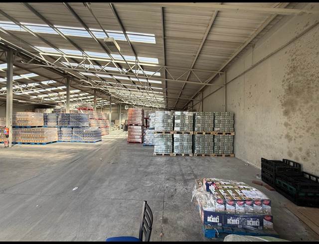 1,300M² WAREHOUSE TO LET IN INDUSTRIA WEST