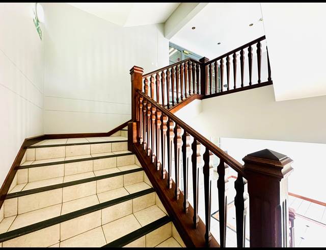 325.90M² OFFICE TO LET IN WOODMEAD