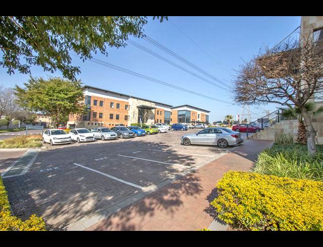 939M² SHOWROOM TO LET IN PAULSHOF