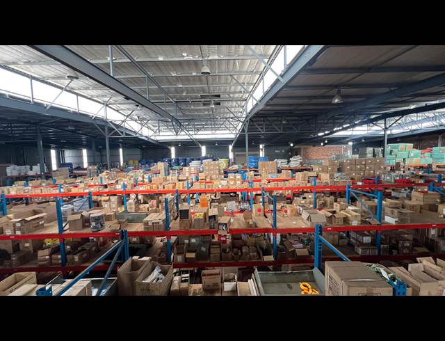 3,429M² WAREHOUSE TO LET IN GOSFORTH PARK