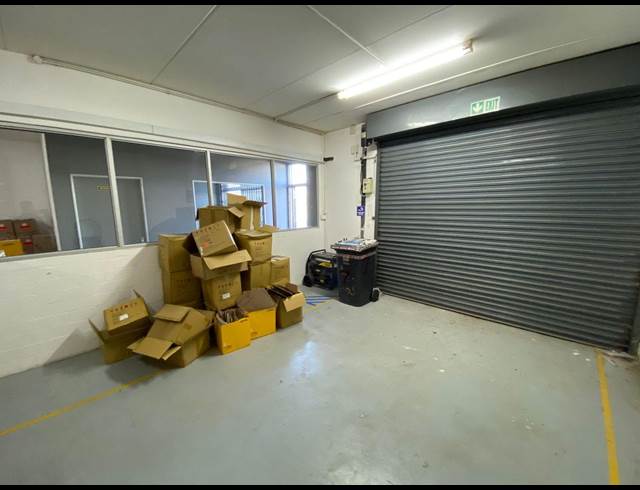 156M² WAREHOUSE TO LET IN SOMERSET WEST CENTRAL