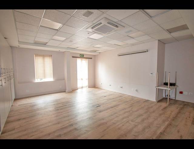 1,442M² OFFICE TO LET IN WAVERLEY