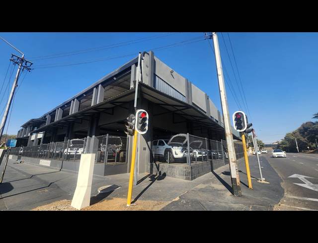 5,000M² SHOWROOM TO LET IN GEZINA