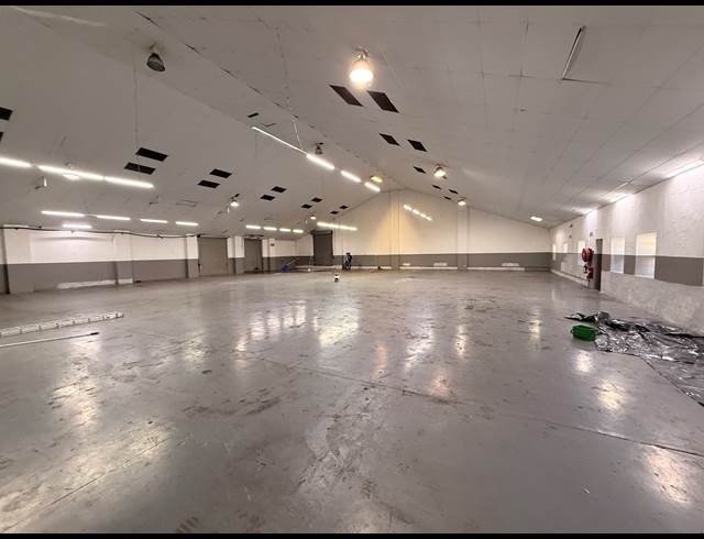 1,054M² WAREHOUSE TO LET IN ATLAS GARDENS