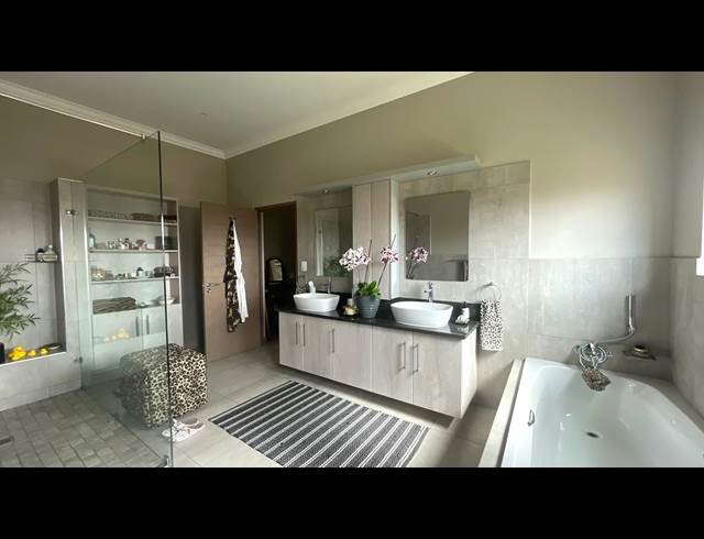 2 BEDROOM HOUSE TO LET IN BATELEUR ESTATE