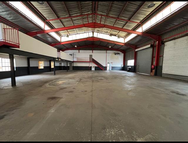 690M² WAREHOUSE TO LET IN JET PARK