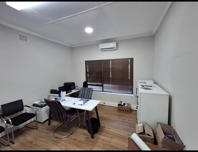 180M² OFFICE TO LET IN VINCENT