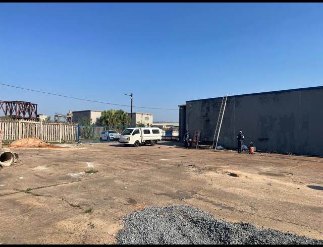 800M² WAREHOUSE TO LET IN PHOENIX INDUSTRIAL