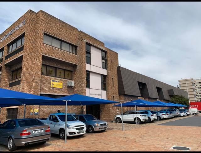 3,291M² BUILDING TO LET IN PINELANDS