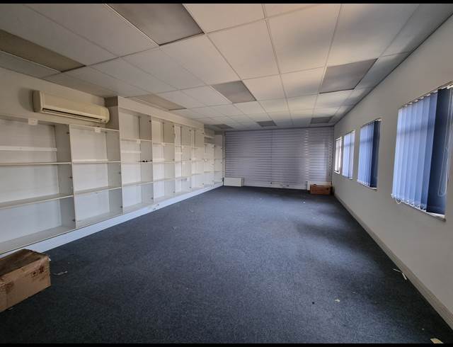 2,348M² WAREHOUSE TO LET IN LONGMEADOW