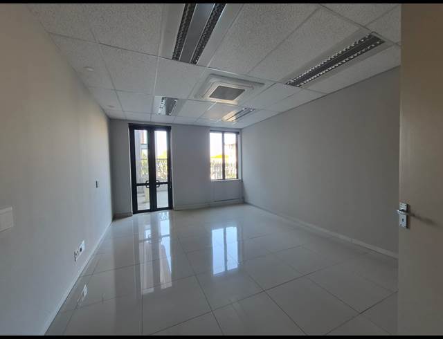 556M² OFFICE TO LET IN SANDTON CENTRAL