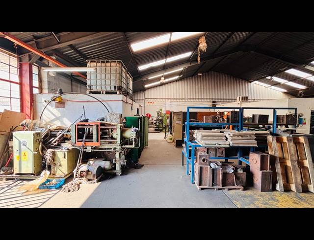 514M² WAREHOUSE TO LET IN CHAMDOR
